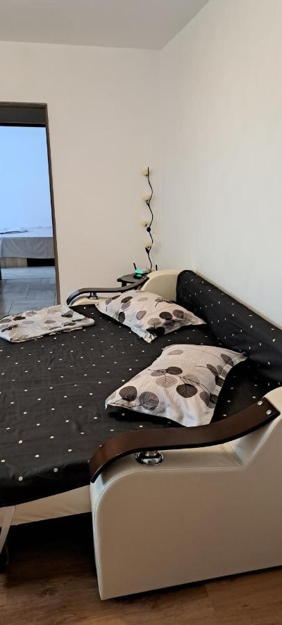 Apartament Laura Orşova Екстериор снимка