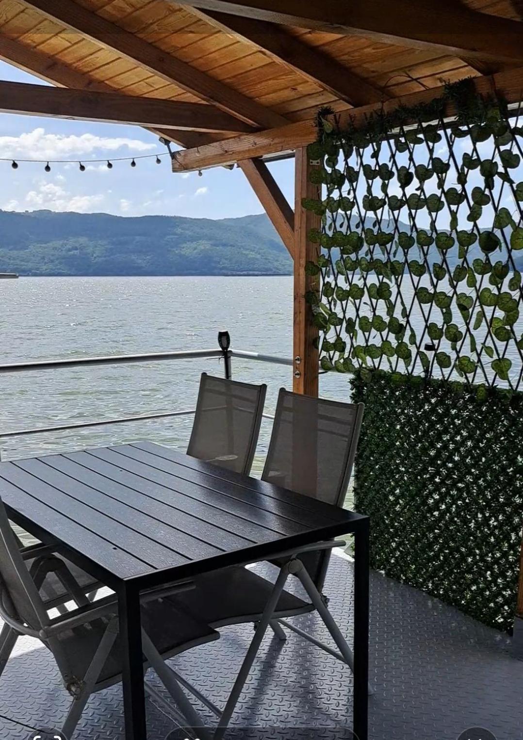 Apartament Laura Orşova Екстериор снимка